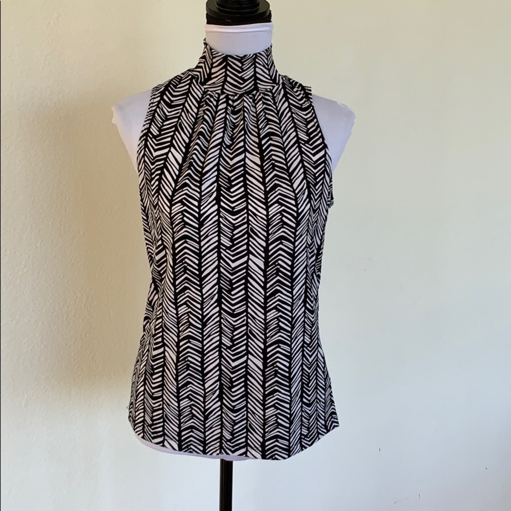 Sleeveless turtleneck blouse